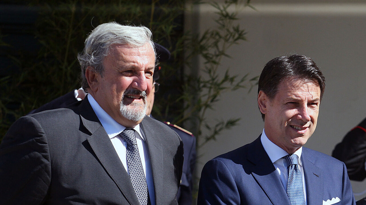 Inkonsistensi sinis Giuseppe Conte