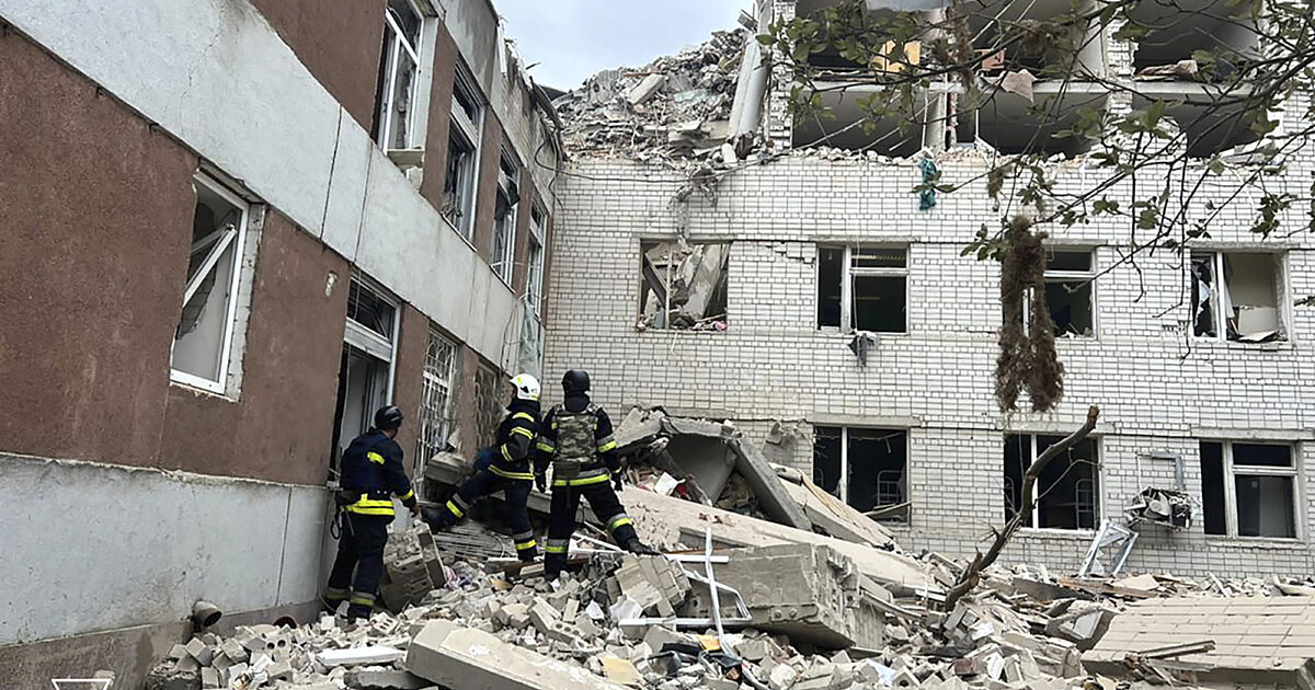 Serangan Rusia terhadap apartemen Ukraina menewaskan 17 orang