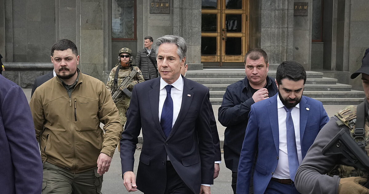 Blinken mengunjungi Kyiv dan terus menjanjikan dukungan AS