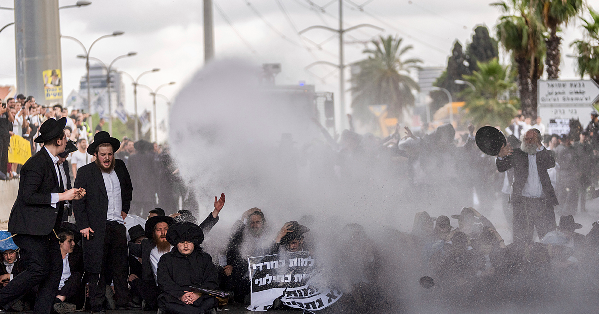 Netanyahu berupaya menekan kaum Yahudi ultra-Ortodoks untuk bergabung dalam militer…