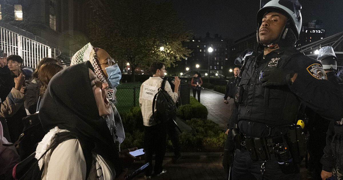 Protes kampus berubah menjadi kekerasan di UCLA, Columbia