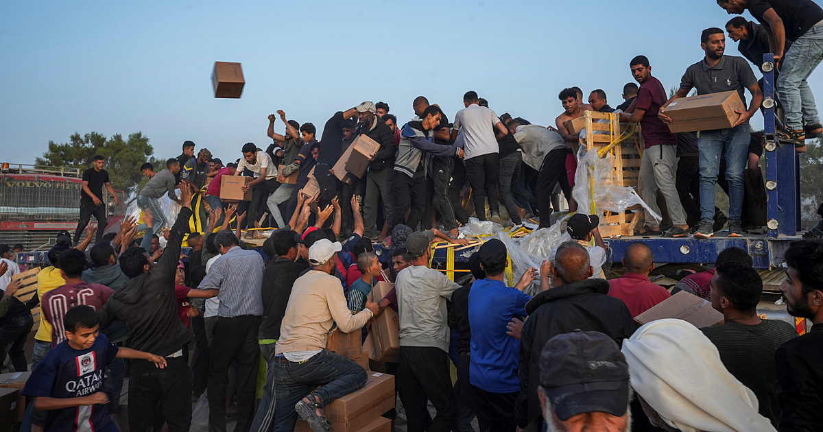 Truk-truk bantuan Gaza dikerumuni;  video sandera Israel baru dirilis