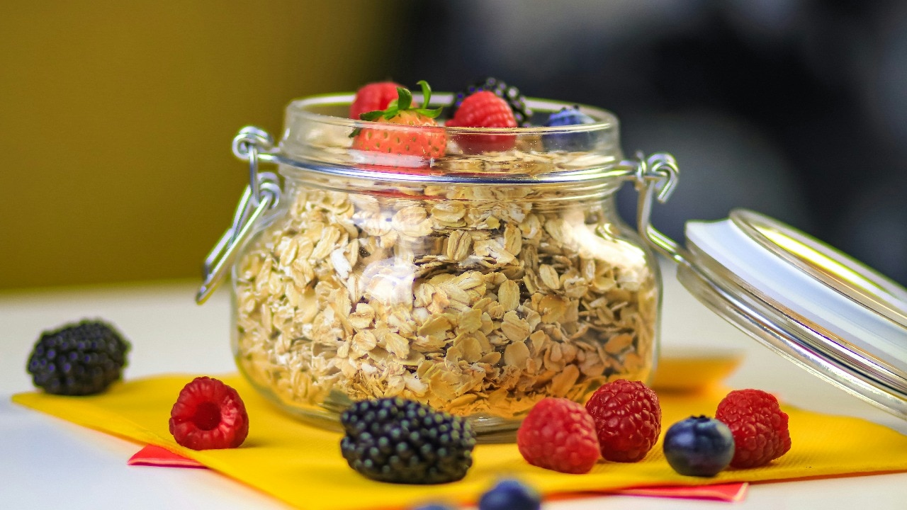 Oats have 11-15% protein content, which is higher than most other grains. Photo: Unsplash