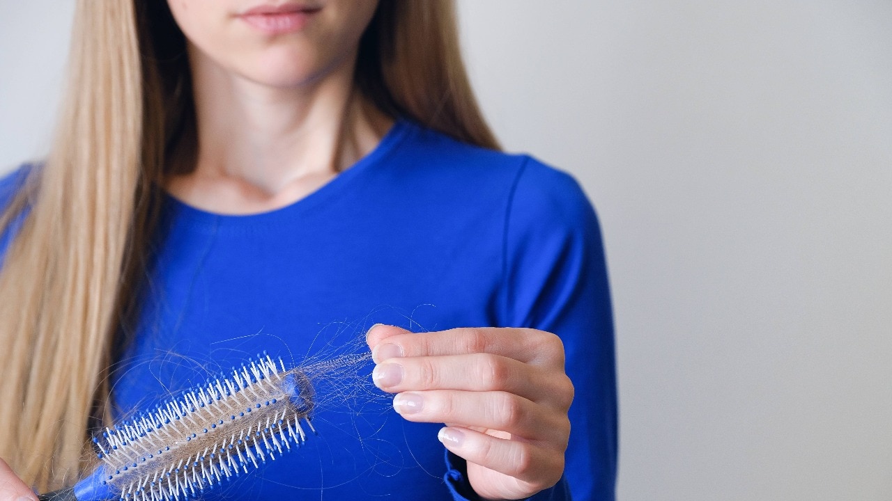 Menderita rambut rontok?  Jangan salahkan hanya air keras di kota Anda