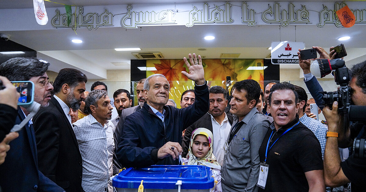 Iran akan gelar pemilu putaran kedua setelah perolehan suara presiden rendah