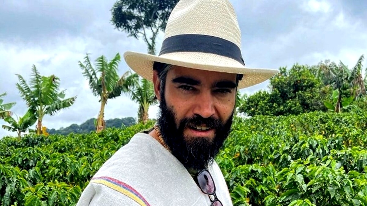 “Jika Anda tidak menjadi vegan, Anda kejam dan suka membunuh.”  Seseorang yang dekat dengan media sosial Lorenzo Biagiarelli