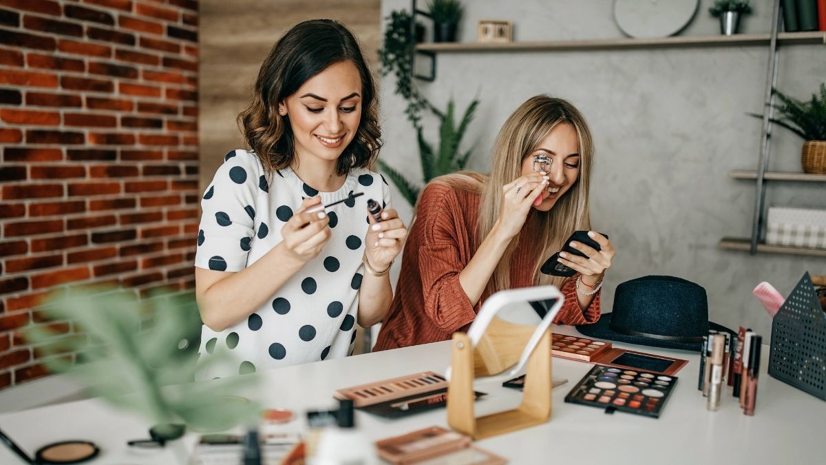 Apa dampak berbagi makeup dan perawatan kulit terhadap kulit Anda?