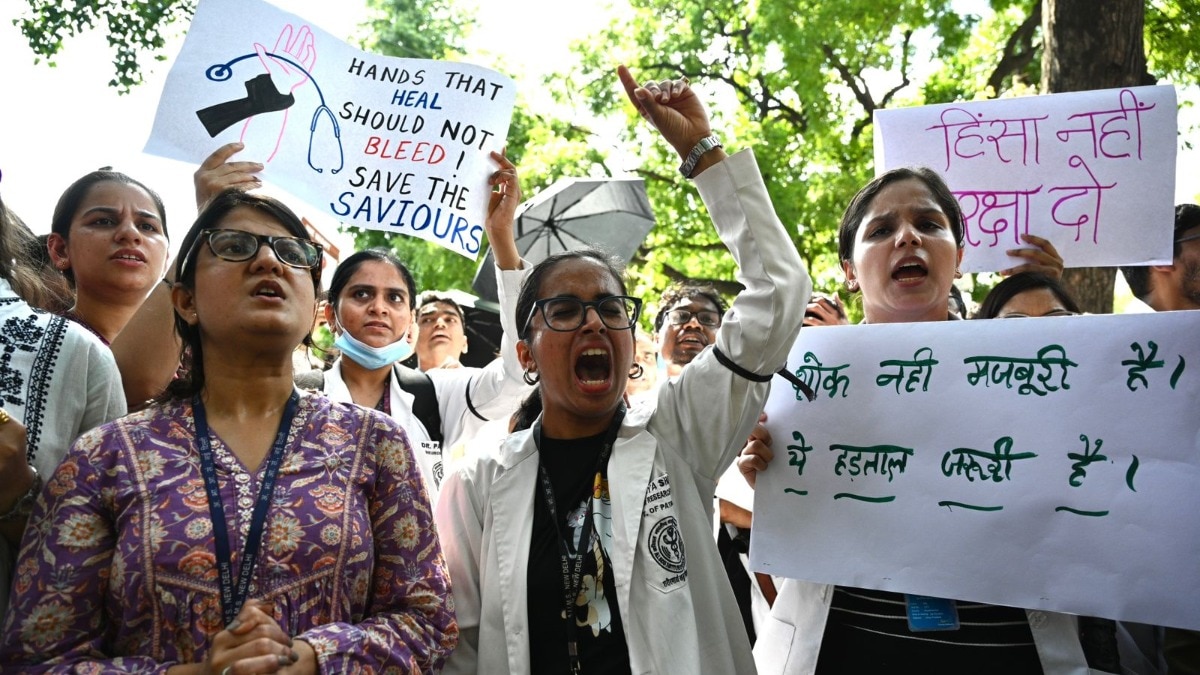 Ever since the incident, some doctors say they are unable to sleep, while others (especially women) are worried about their safety. Photo: Arun Kumar/India Today