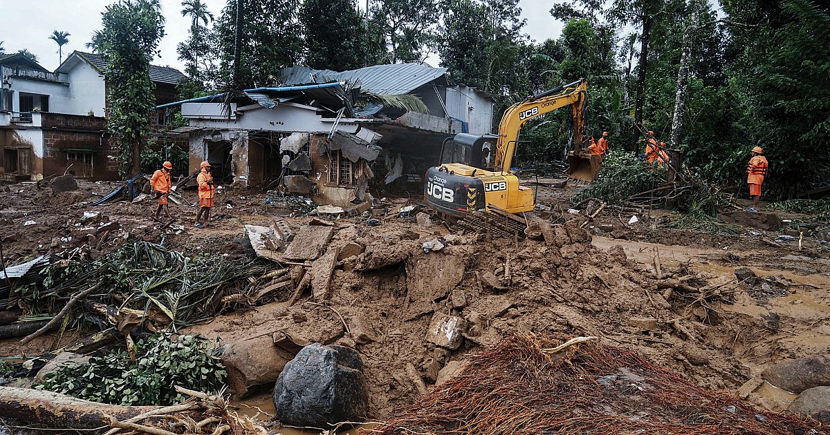 Pihak berwenang India menghitung lebih dari 200 orang tewas akibat tanah longsor