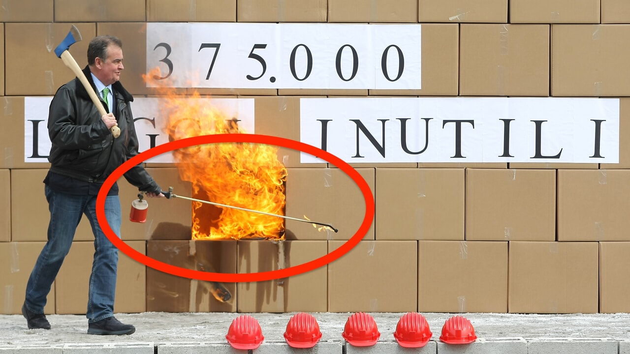 Saya hanya ingin menyampaikan keluhan: setelah tertawa, mengejek