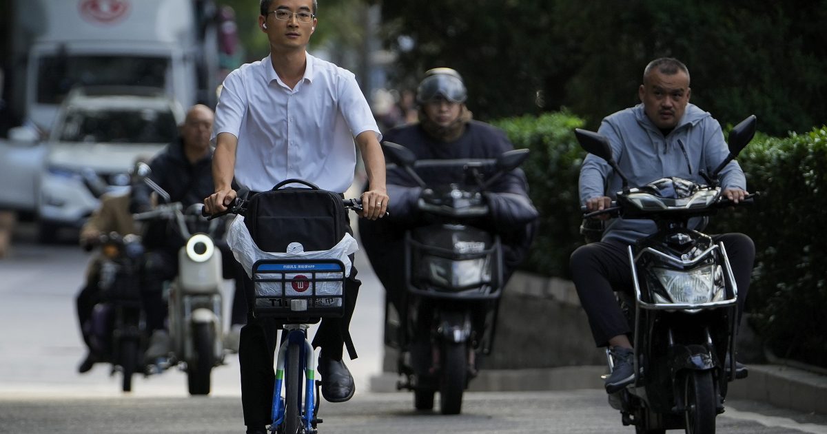 Pemerintah menaikkan usia pensiun seiring menyusutnya jumlah angkatan kerja
