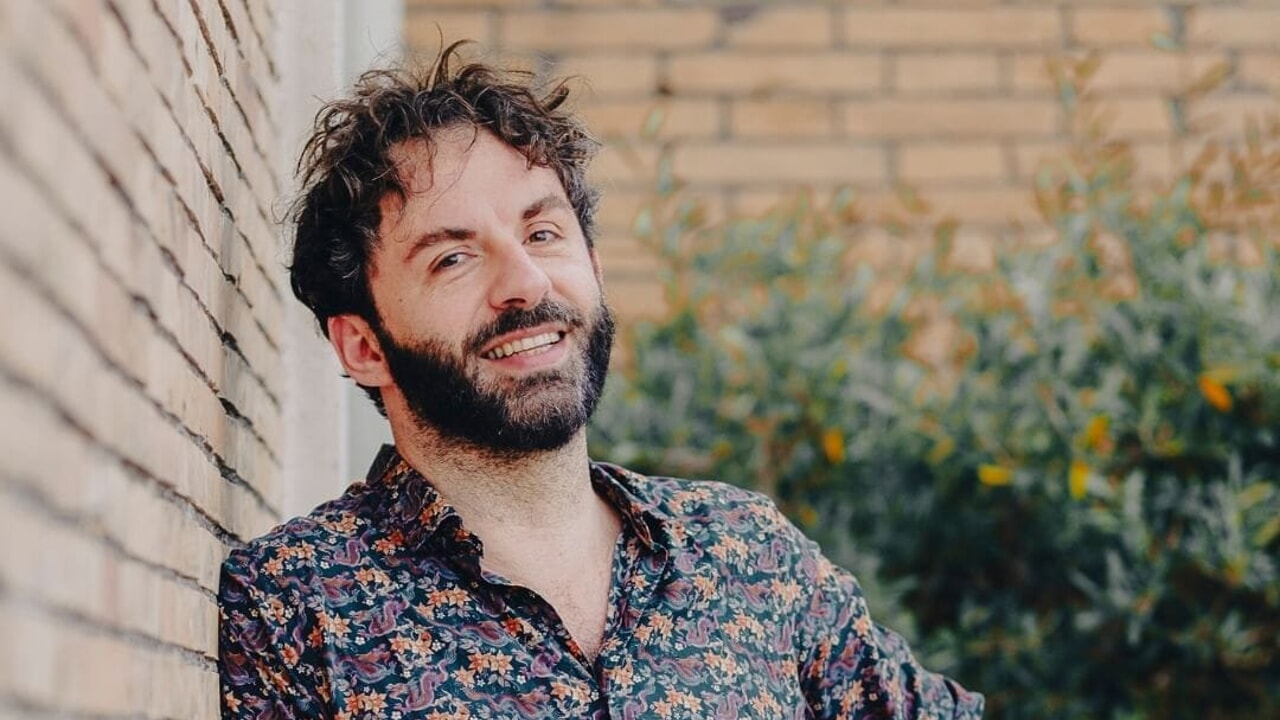 Tentang apa dan mengapa membaca "Menyebar ke mana-mana", finalis di Campiello