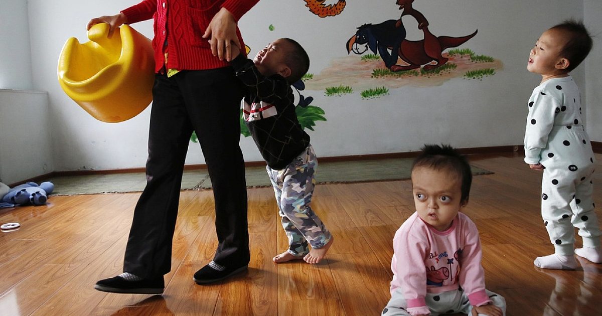 Tiongkok hentikan sebagian besar adopsi internasional