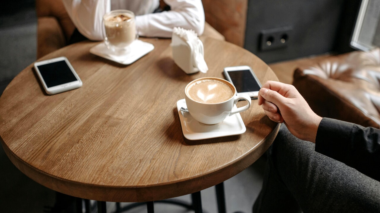 Ya, smartphone bisa mendengarkan apa yang kita katakan