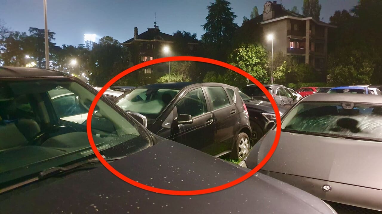 Saya melihat polisi setempat melarikan diri di depan Striscia