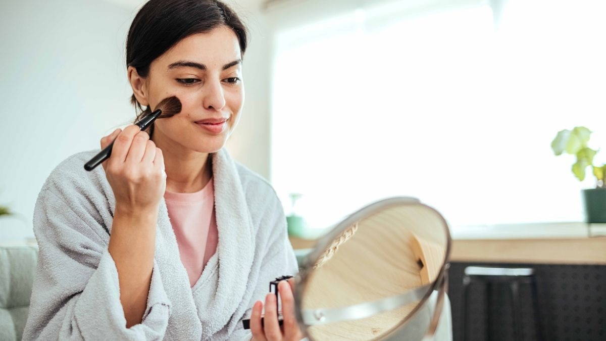 Apakah Anda benar-benar membutuhkan dua alas bedak untuk kulit kombinasi?