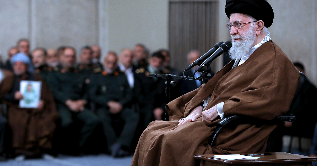 Khamenei mendesak tanggapan terhadap serangan Israel