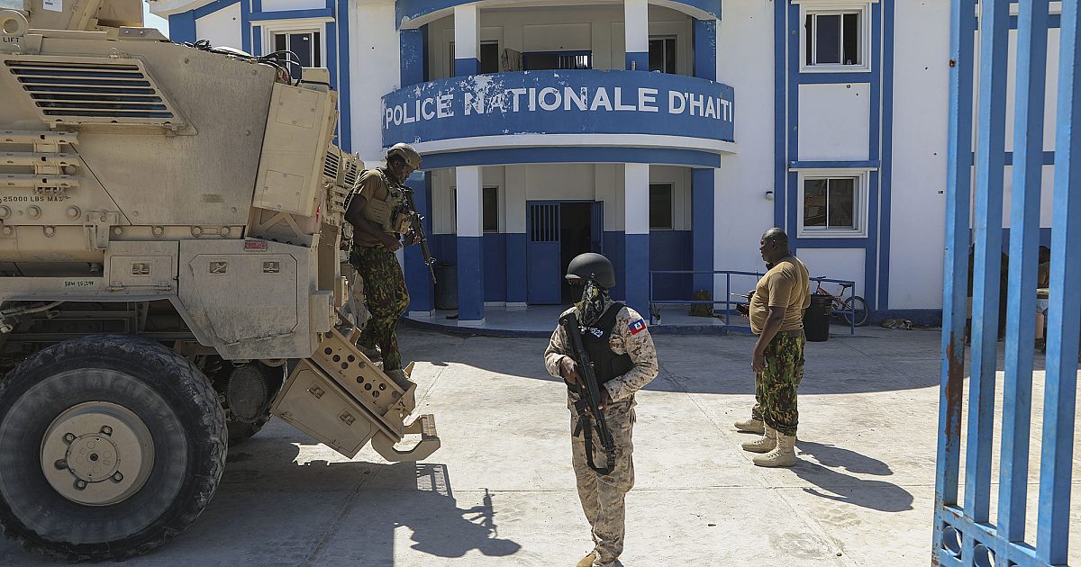 Militer Haiti menyerang balik geng-geng setelah pembantaian di desa