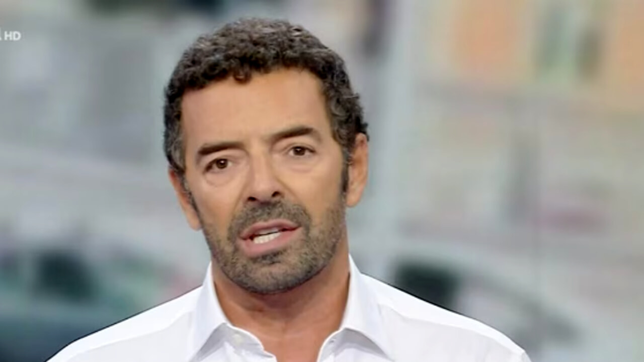 Alberto Matano memulai debutnya di toko buku: tentang novel pertama jurnalis Rai 1