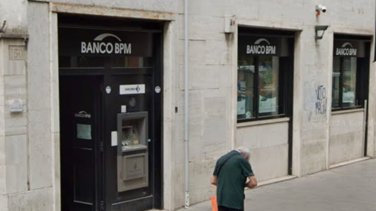 Serangan Unicredit terhadap Bpm untuk menghentikan satu-satunya "kutub ketiga" yang muncul: perbankan