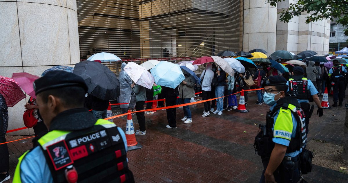 Hong Kong memenjarakan aktivis pro-demokrasi