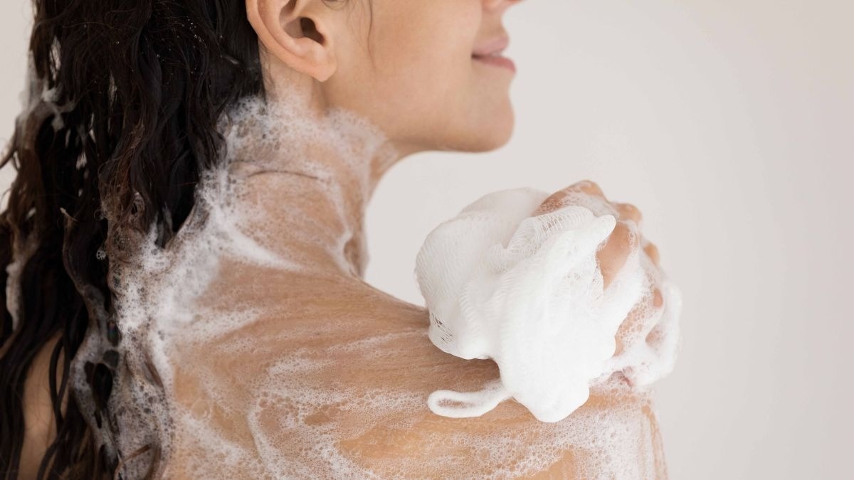 Anushka Sharma, Virat Kohli jet off from Mumbai.