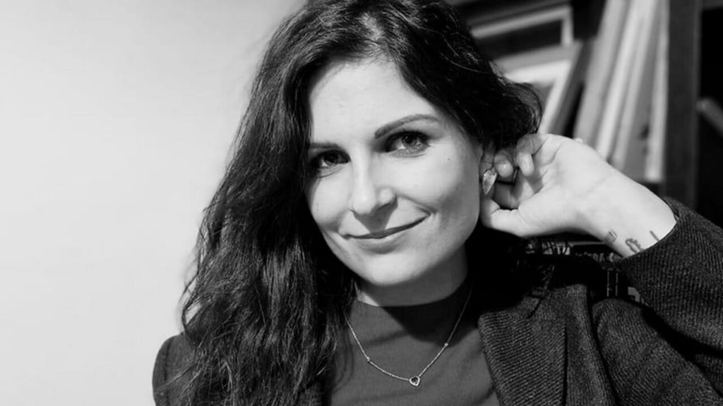 Martina Pucciarelli: "Saya melarikan diri dari Saksi-Saksi Yehuwa. Orang tua saya mengadakan pesta pora di rumah, tetapi mereka ingin saya tetap perawan"