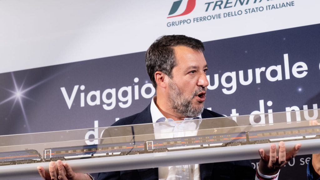 Revolusi (terbalik) oleh Matteo Salvini: mengapa kereta api berada dalam kekacauan