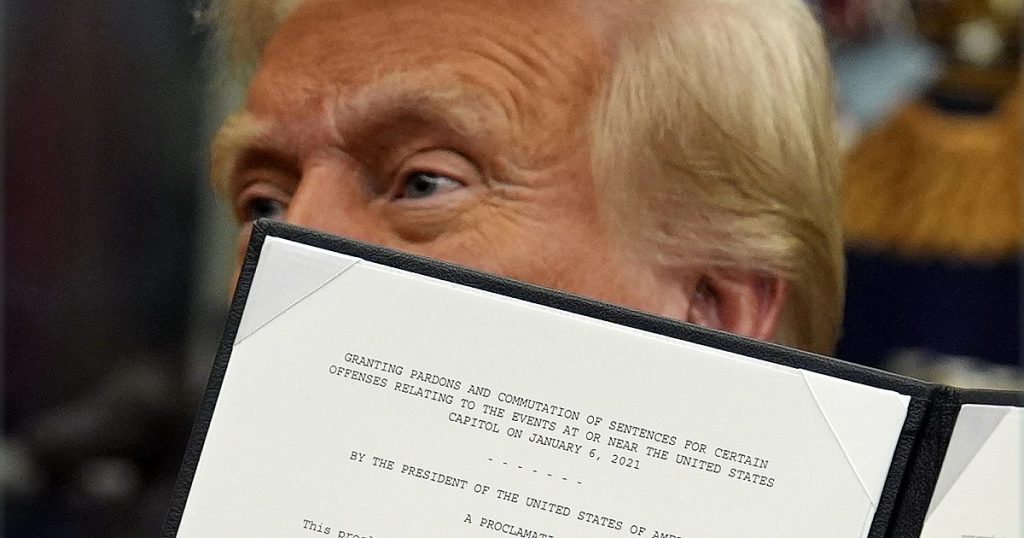 Trump membela pengampunan pada 6 Januari dalam wawancara pertama