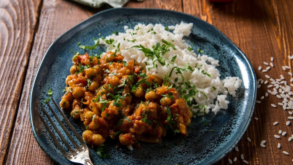 Apakah melewatkan makan malam membantu penurunan berat badan atau menyulitkan?