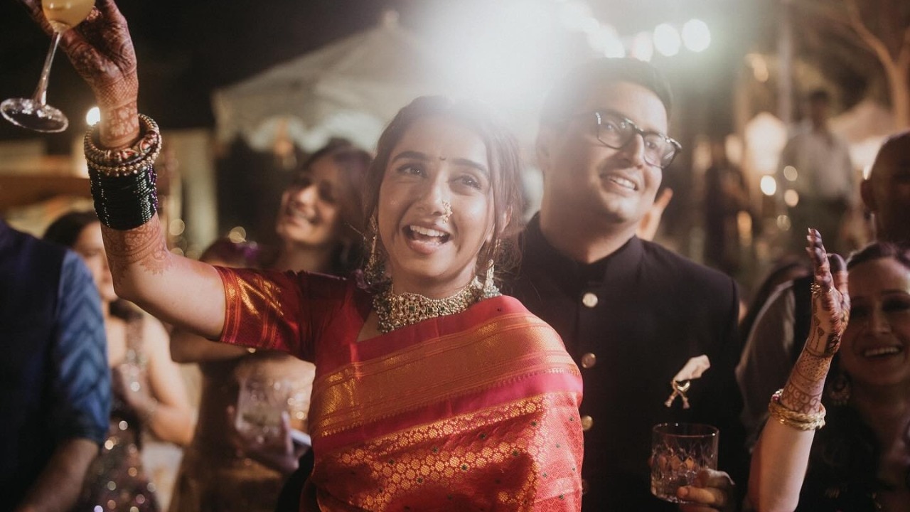 Bagaimana tunangan Prajakta Koli Vrishank Khanal menghormati akar Nepal -nya di Sangeet mereka