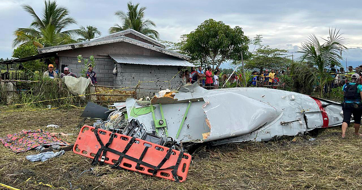 Empat mati saat pesawat militer jatuh di Filipina