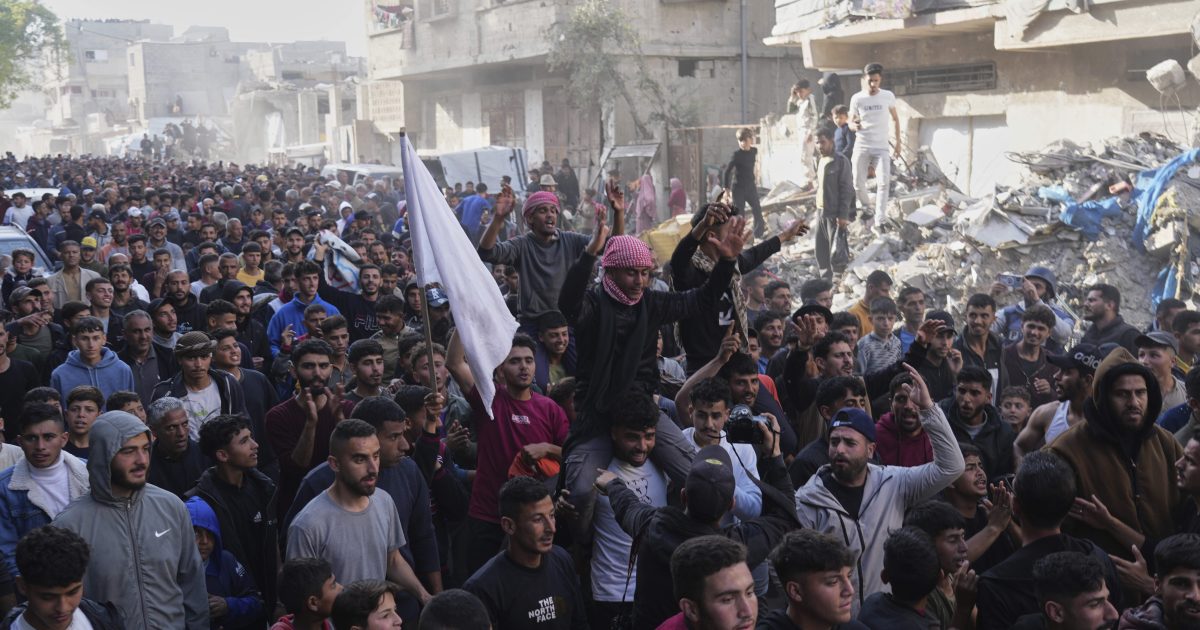 Gaza memprotes Hamas dan peregangan perang ke hari kedua