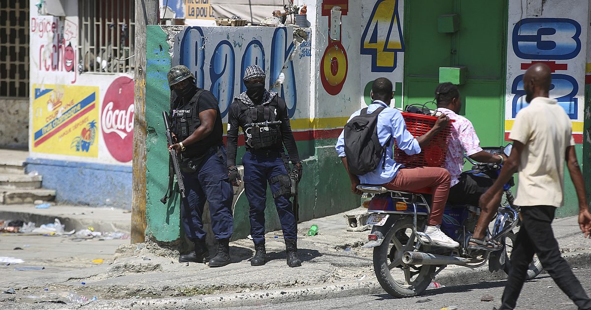 Kadang -kadang pejabat Haiti dibunuh di dekat rumahnya