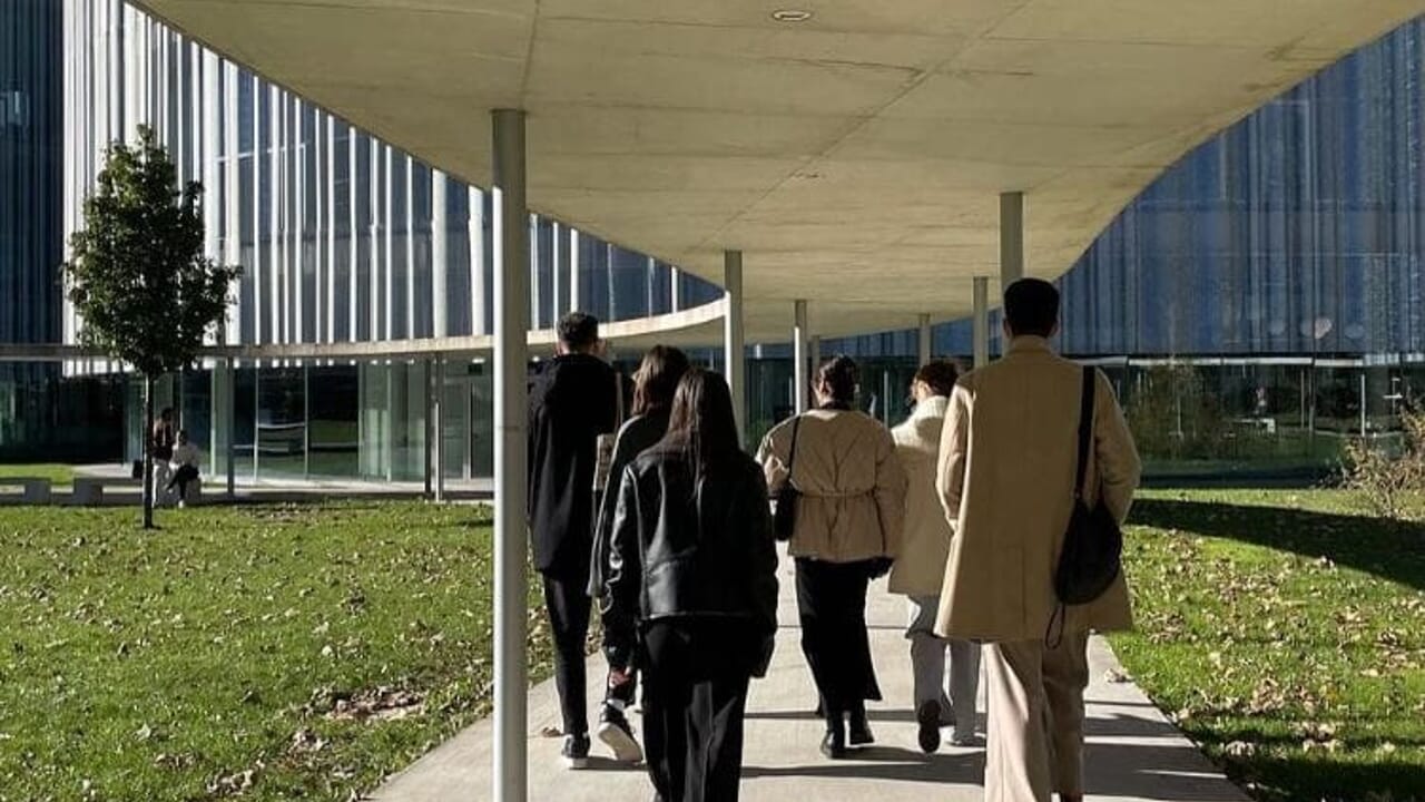 Kapan kita akan mulai berbicara dengan serius bunuh diri universitas?