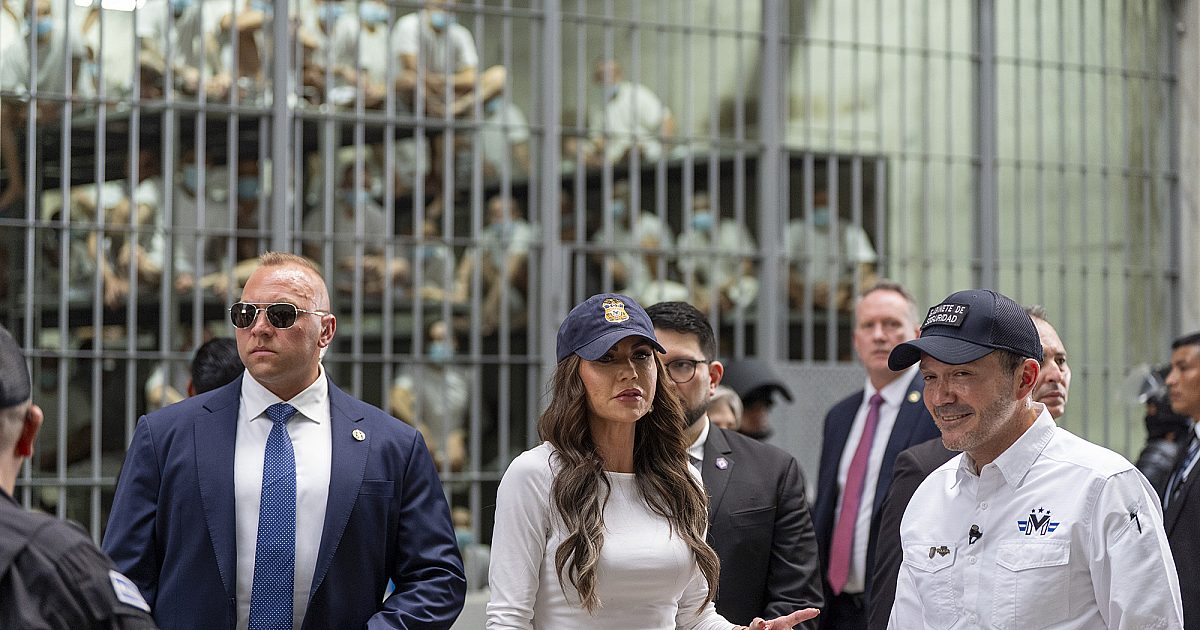 Kunjungan Noem Penjara El Salvador Mengadakan Deportes