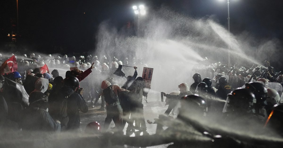 Lebih dari seribu demonstran yang ditangkap di Turki Protes