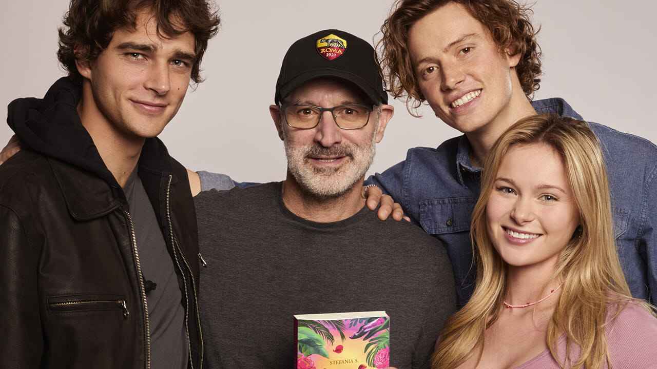 Love Me Love Me Magnetic Hearts, meluncurkan pemeran film pertama video pertama oleh The Novels of Stefania S.