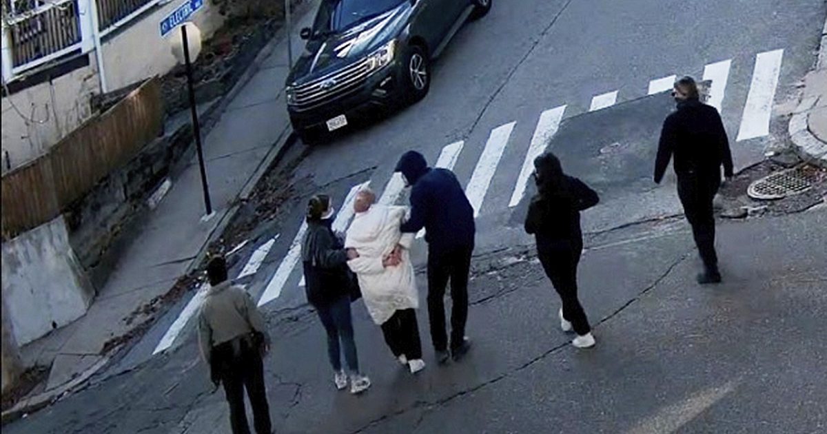 Penangkapan es Massachusetts Ph.D. Siswa yang dituduh mendukung…