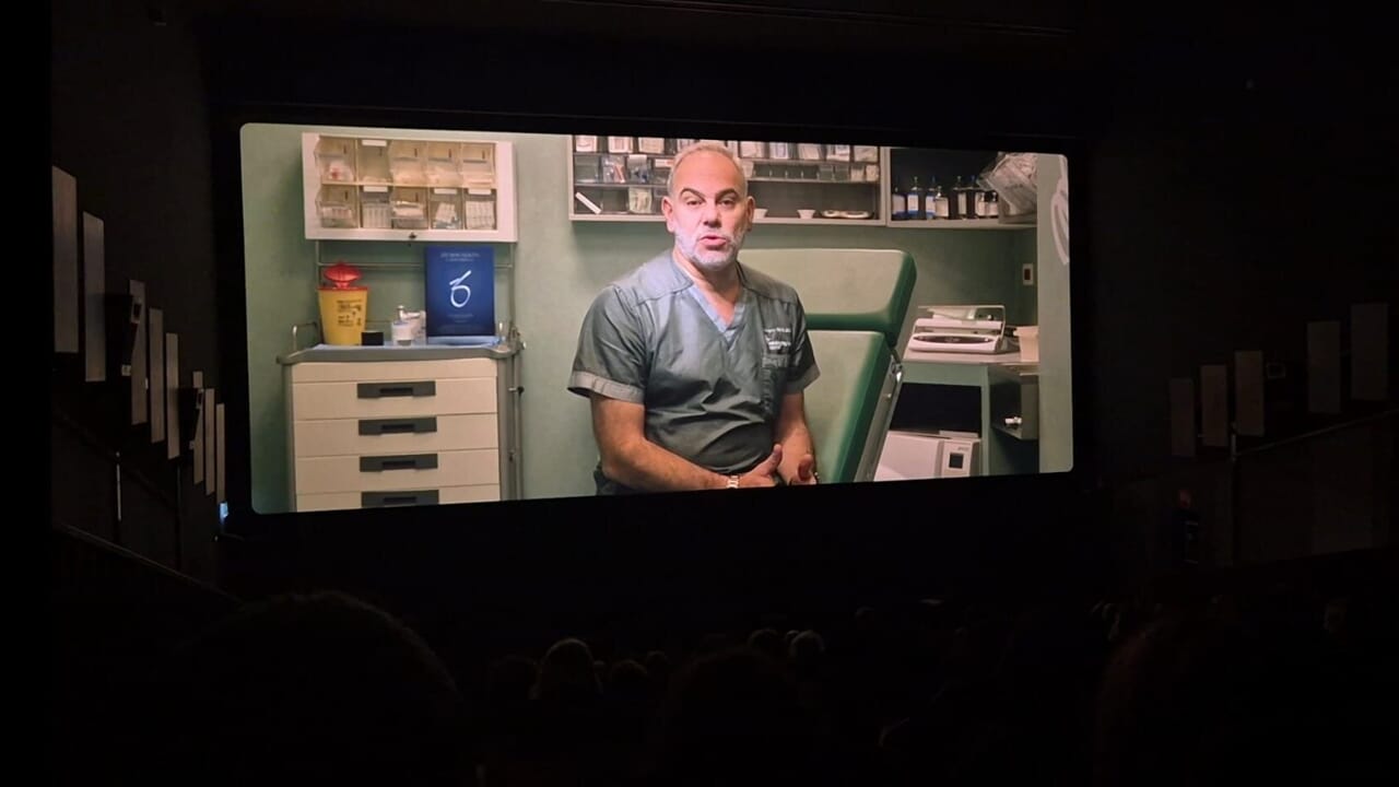 "The Art of Emosional Beauty" pada video utama dokumen yang meruntuhkan prasangka tentang pengobatan estetika