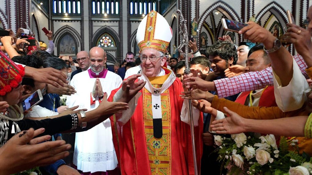 Selamat tinggal Francesco, Paus "Pastor Paroki" siapa yang mengubah gereja