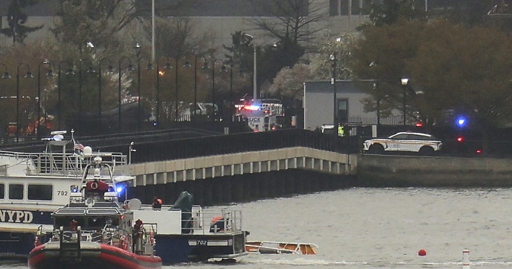 Beberapa orang tewas dalam kecelakaan helikopter Sungai Hudson
