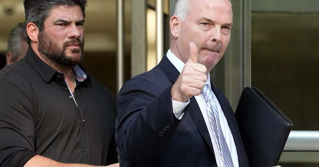 Pensiunan polisi New York dijatuhi hukuman karena agen Cina