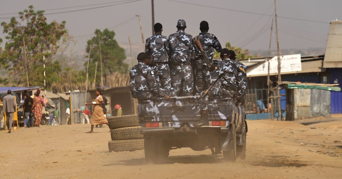 Sudan Selatan membalik kursus dan menerima deportee dari kami
