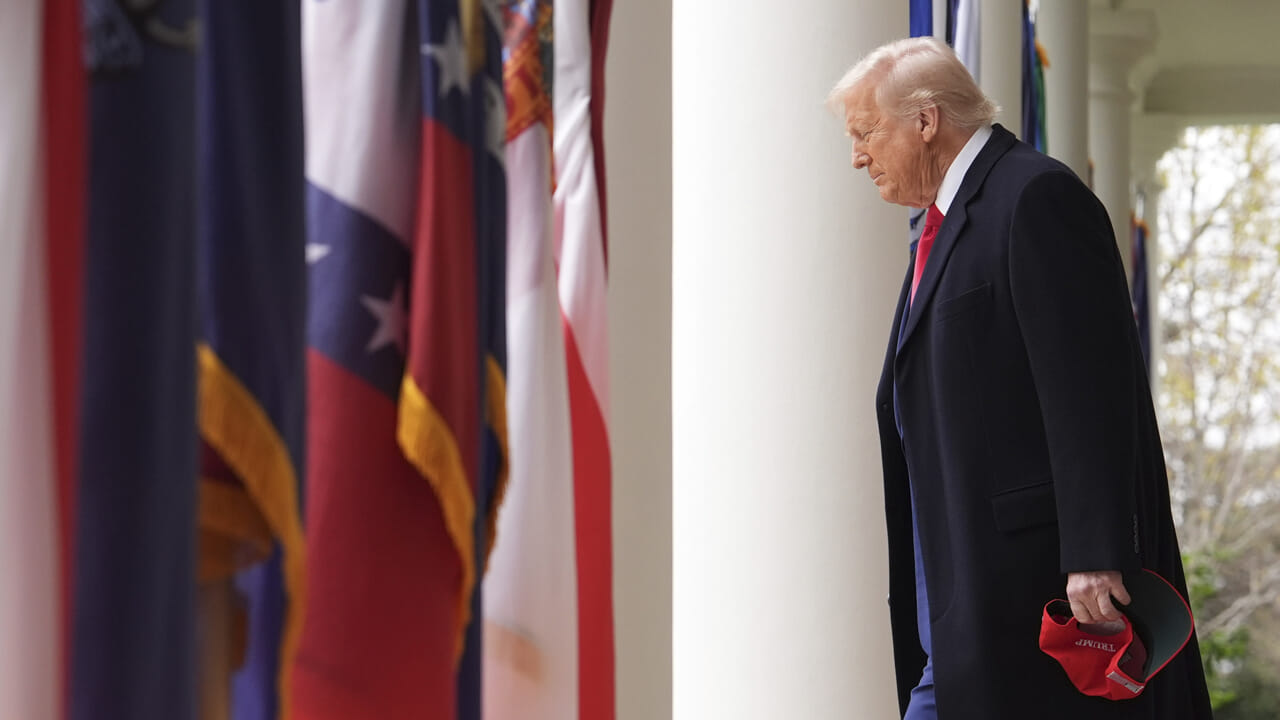 Trump dengan stroke klava: ilusi proteksionisme yang berbahaya