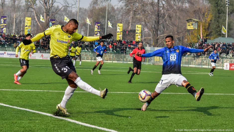 Klub Sepak Bola Nyata Kashmir menentang konflik India Pakistan
