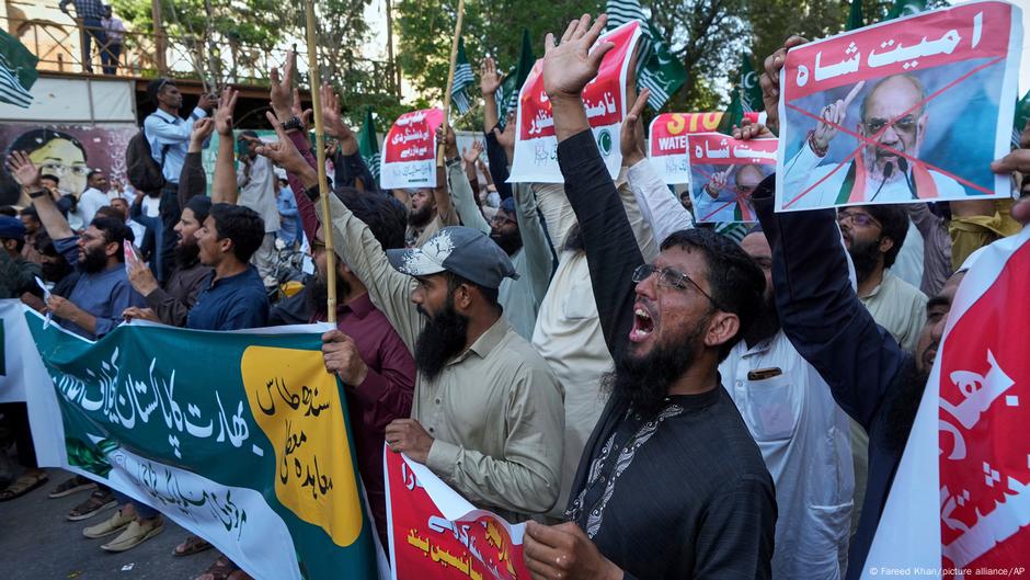 Krisis Kashmir: Pemerintah memberi media di bawah tekanan