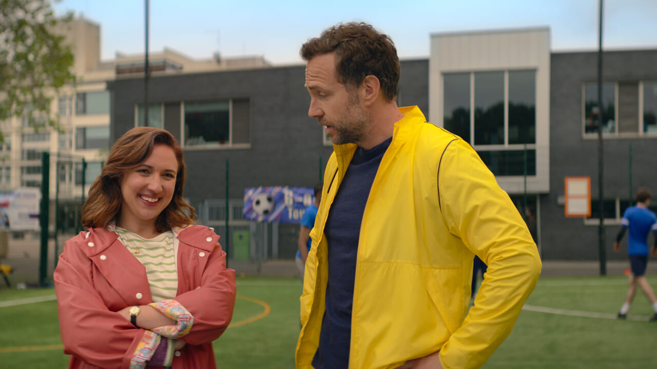 Mencoba, komedi serial TV "angkat" Apple TV+ kembali dengan musim kelima