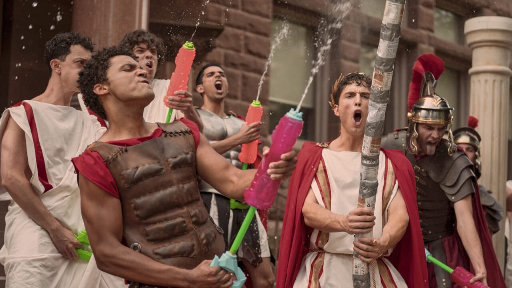 Overcompensaing: Plot, Trailer dan Tanggal Rilis Komedi Perguruan Tinggi Keluar di Video Pertama