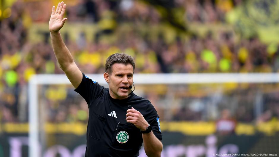 Rekor Bundesliga Wasit Felix Brych pensiun di masa pensiun